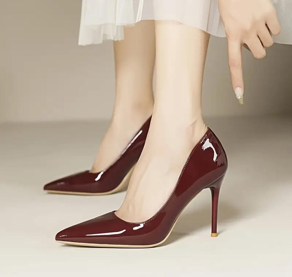 Burgundy classic heels pumps