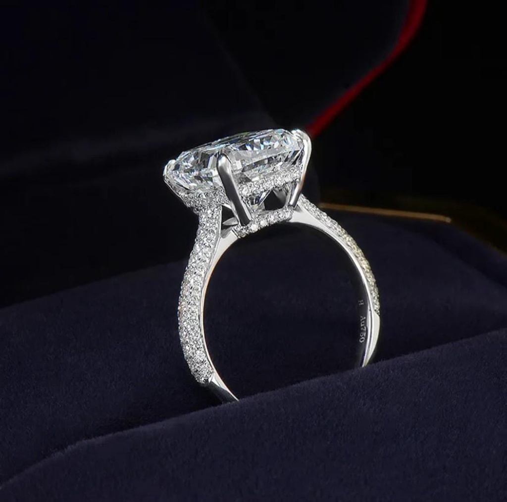 Moissanite high carbon diamond ring