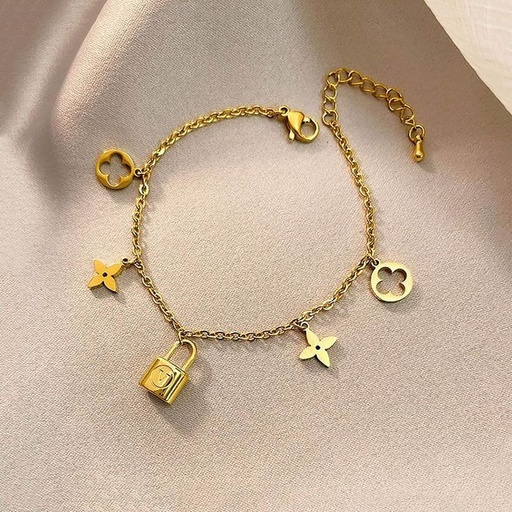 Clover charm bracelet